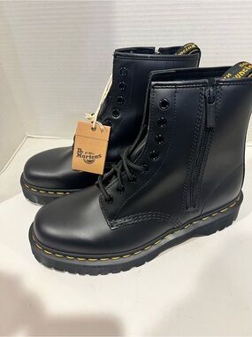 Dr Martens 1460 ELASTIC SMOOTH LEATHER LACE UP BOOTS Size M9 or W10